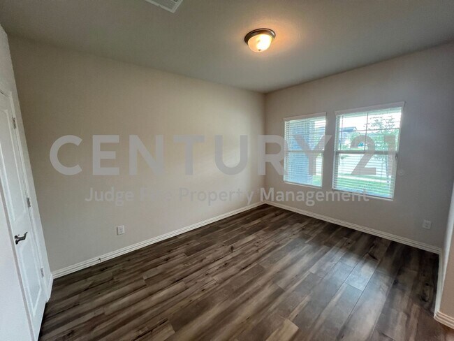 Foto del edificio - Luxury 2-story 4/2.5/2 in Forney For Rent!