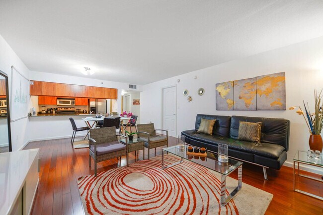 Building Photo - 1 SE 12th St