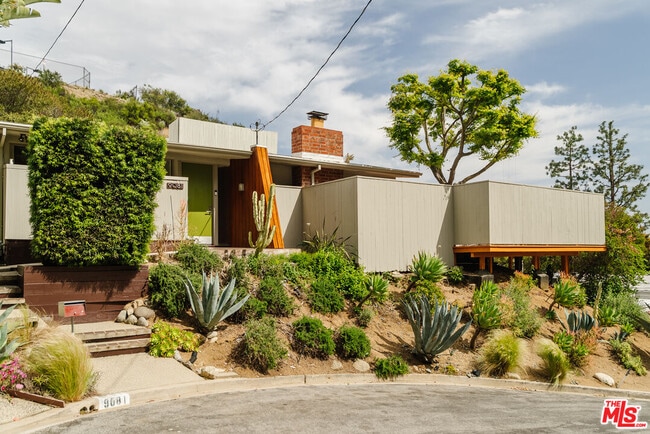 Building Photo - 9081 Wonderland Park Ave