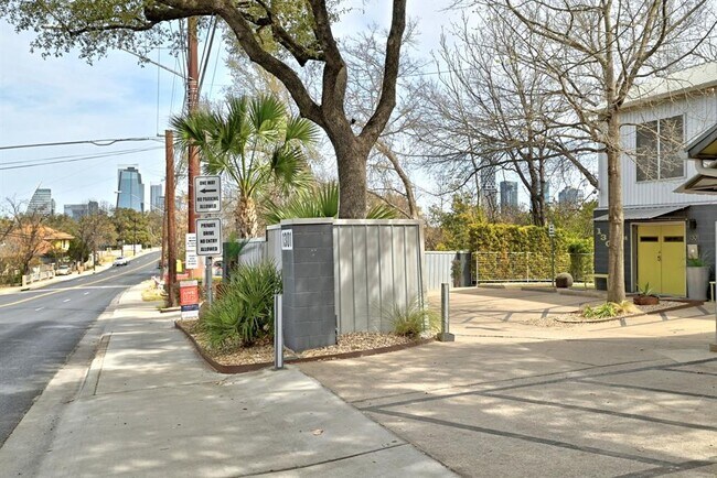 Foto del edificio - 1301 S 1st St