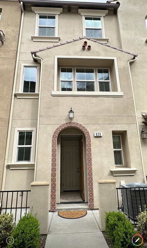 Building Photo - 629 Barcelona Loop