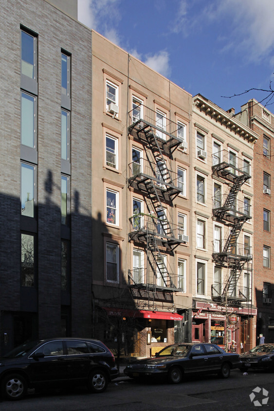 Building Photo - 65 Carmine St