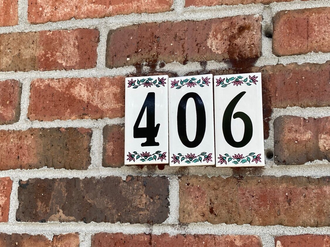 Primary Photo - 406 Harden St