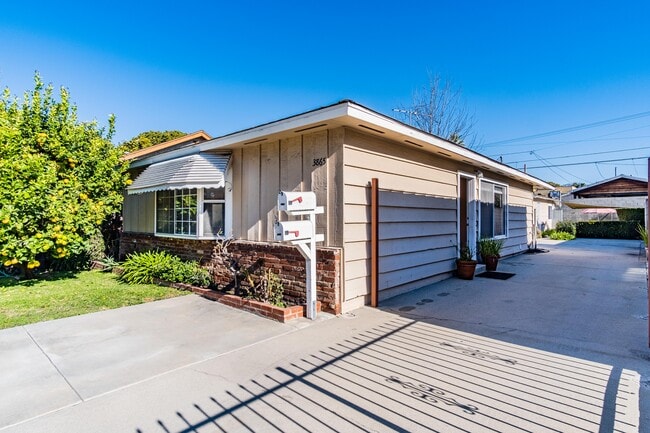 Building Photo - 3865 Edenhurst Ave