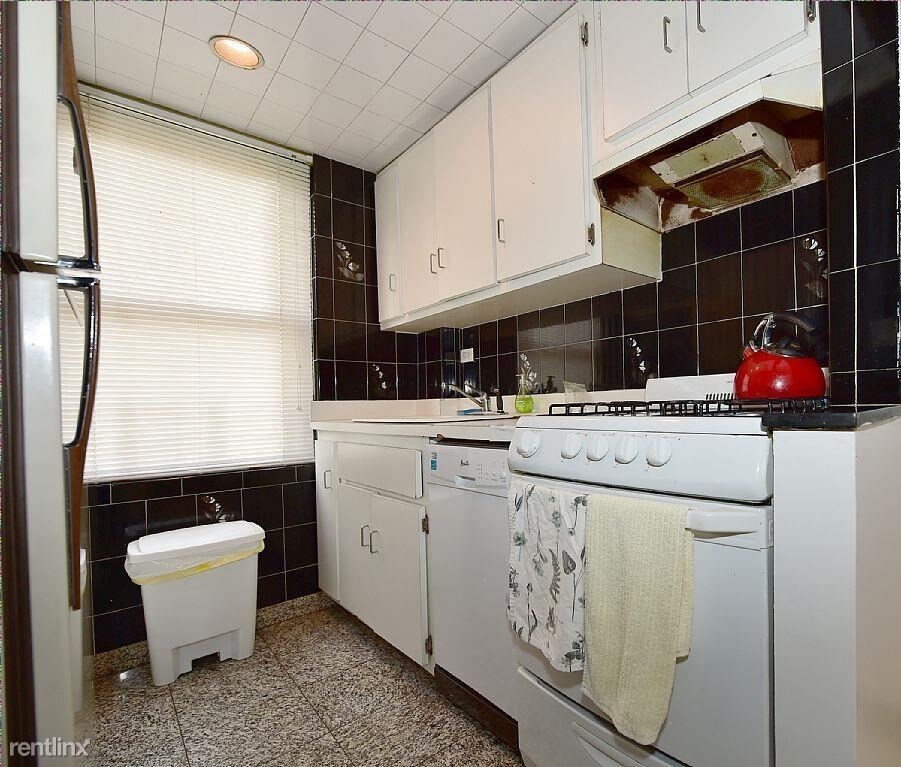 Building Photo - 1 br, 1 bath - 630 SW 5th Ave