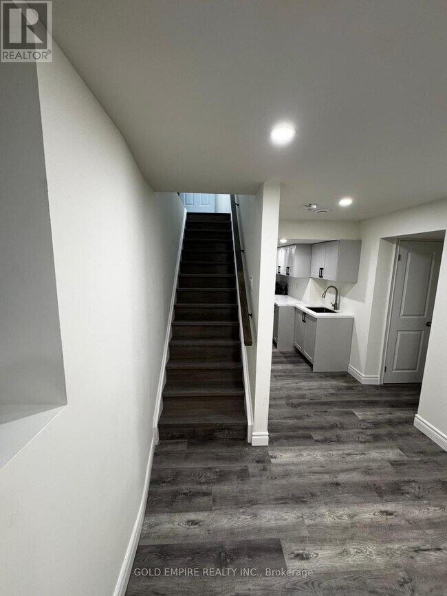 Building Photo - 27 Christopher Ct