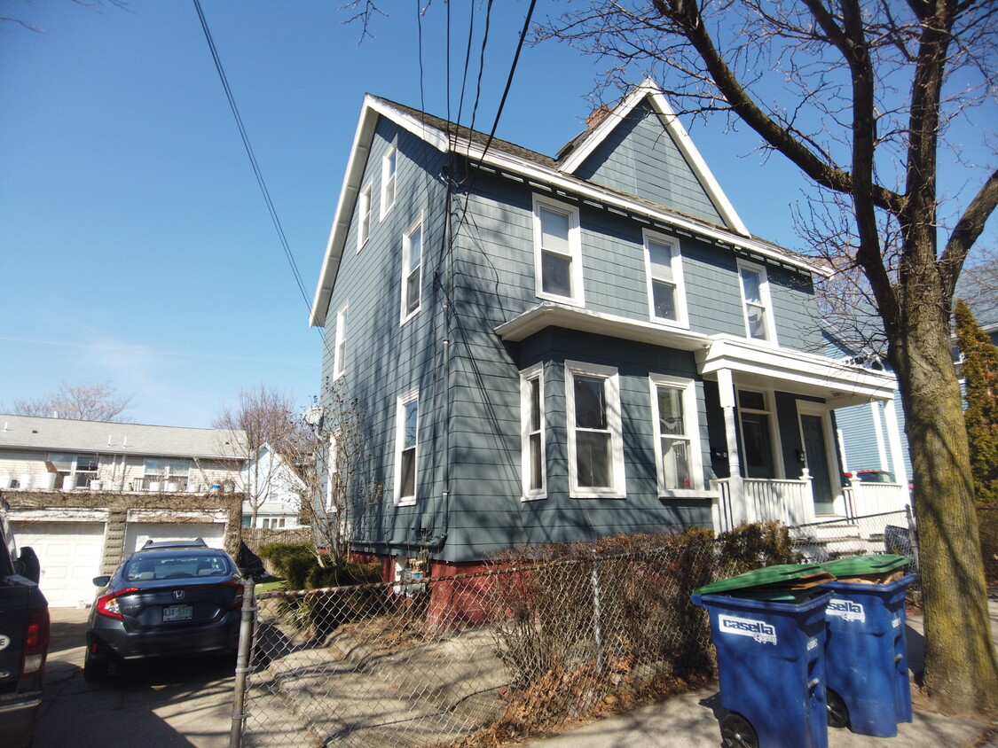 Primary Photo - 26 Loring St