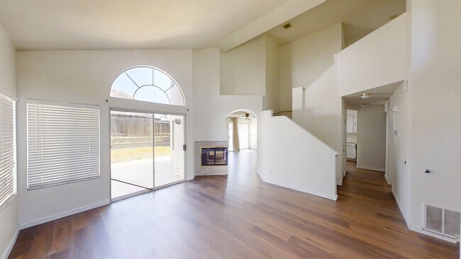 Building Photo - 34907 Summerwood Dr