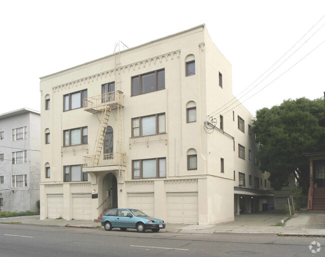 Building Photo - Elsmere Apartments