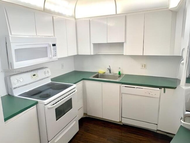 Foto del edificio - 2801 NE 183rd St