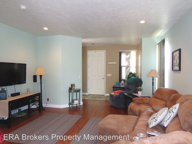 Building Photo - 1851 E Longbranch Dr