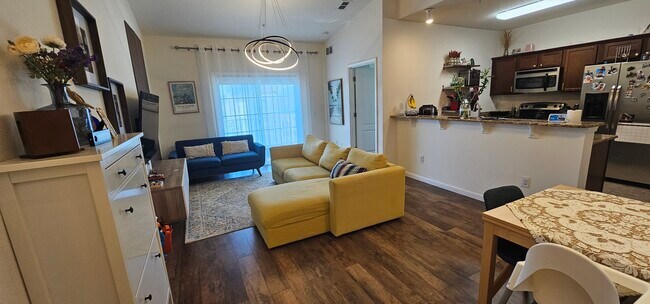 Foto del edificio - 4911 Key Lime Dr