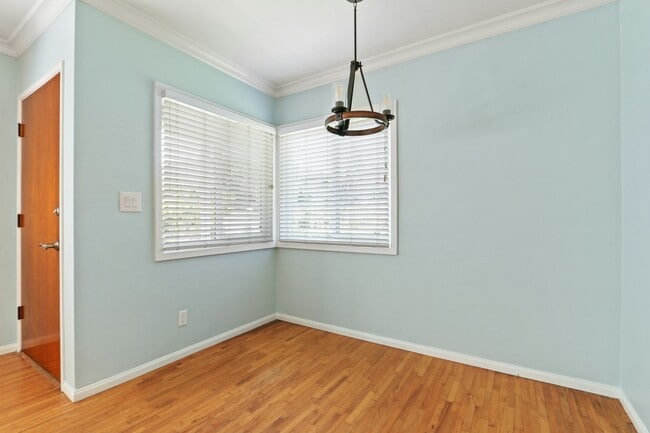 Building Photo - 1719 Marshallfield Ln