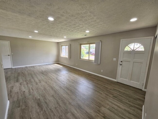 Foto del edificio - 7779 Cedar Wood Cir