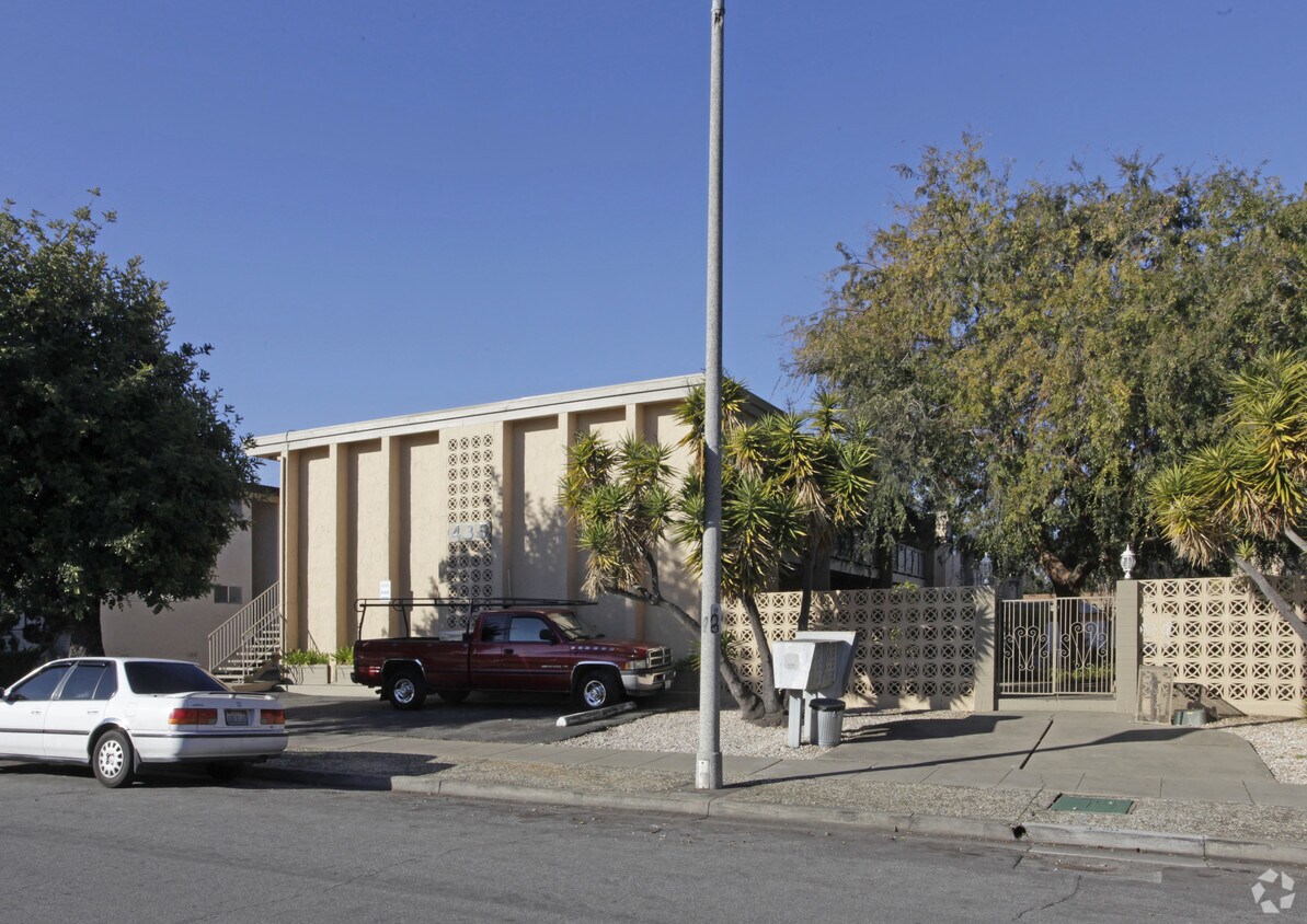 Foto del edificio - Pacific Apartments