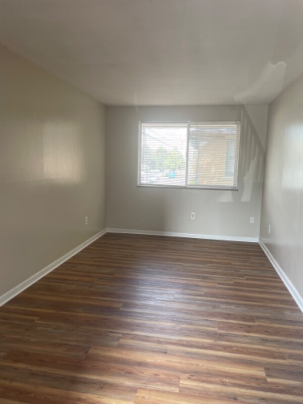 Foto del edificio - 1024-1028 8th St