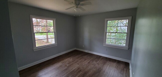 Foto del edificio - 2 Bedroom 1 Bathroom House!