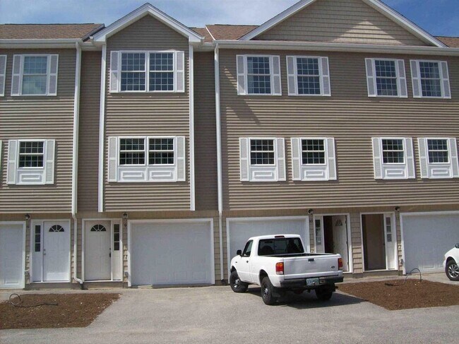 Building Photo - 675 Bell St
