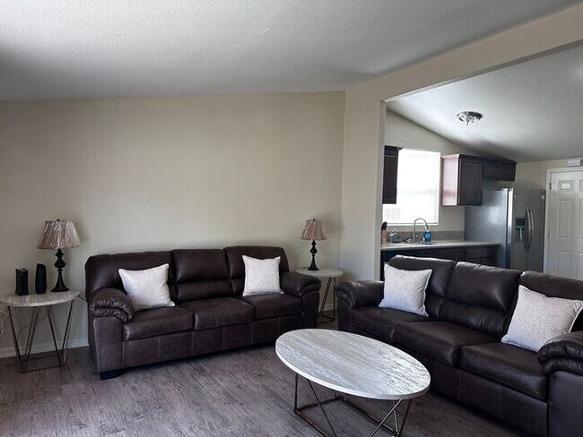 Building Photo - Situated In a Quiet Community Of Canyon Country