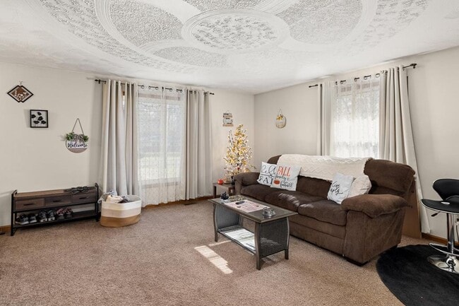 Foto del edificio - 1341 N Stewart Rd