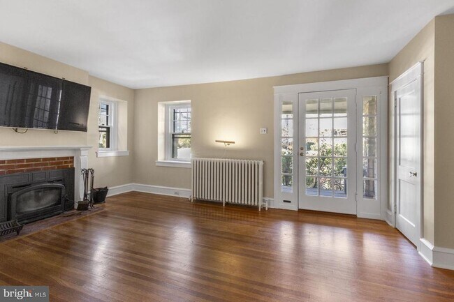 Foto del edificio - 706 Carpenter Ln