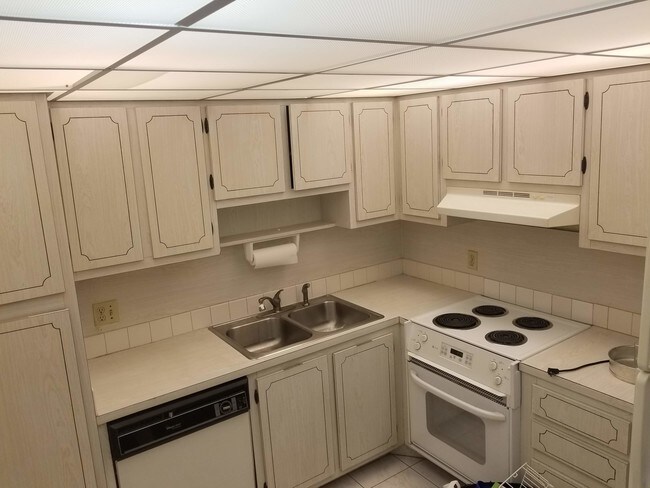 Foto del edificio - 128 S Cypress Rd