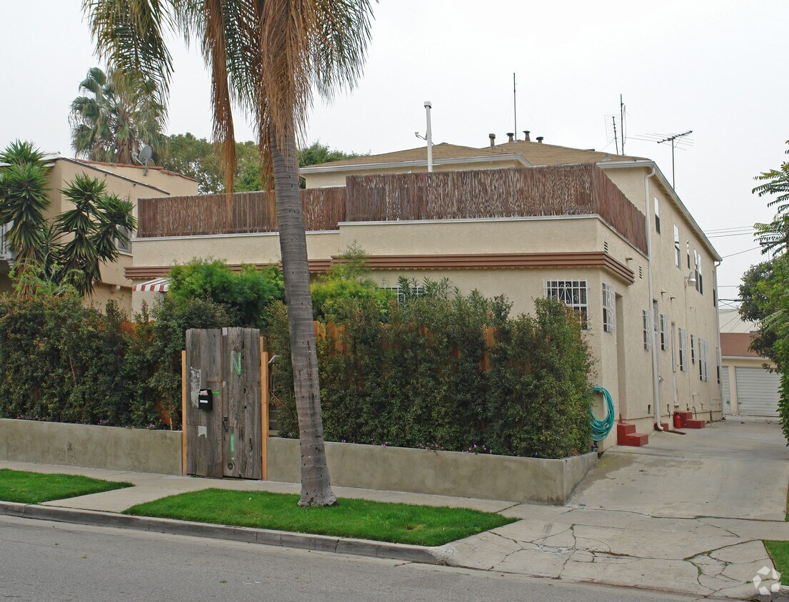 Primary Photo - 457 N Gardner St