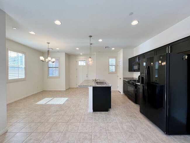 Foto del edificio - BEAUTIFUL TOWNHOME IN CADENCE!