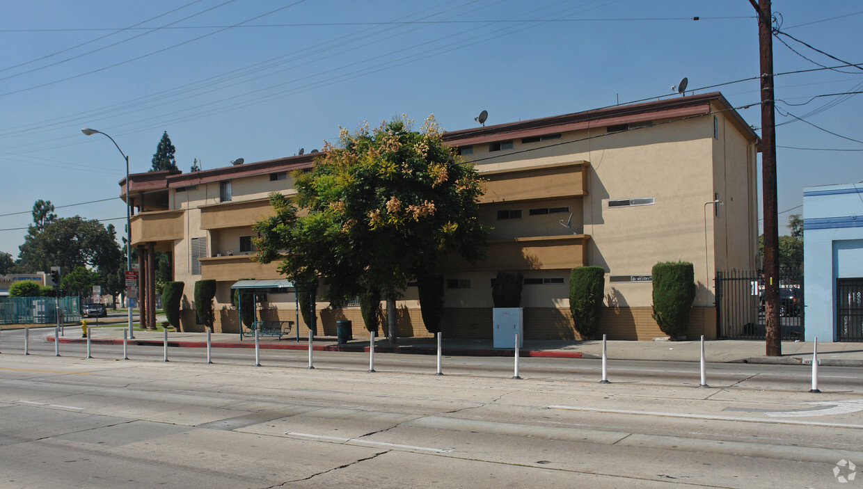 Building Photo - 10355 Long Beach Blvd