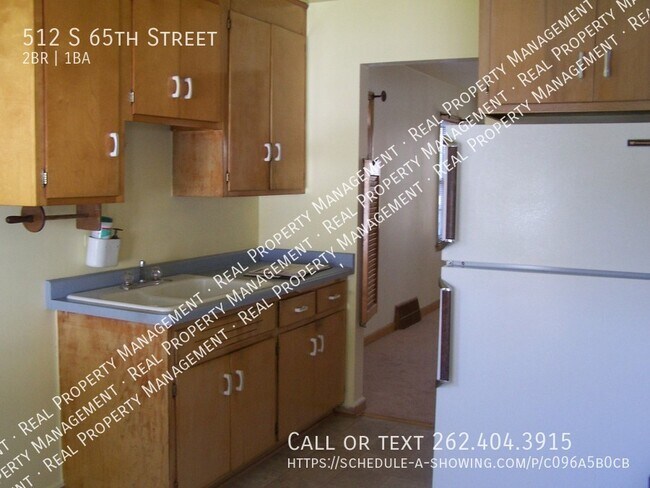 Building Photo - Two Bedroom Single Family Home in the hear...