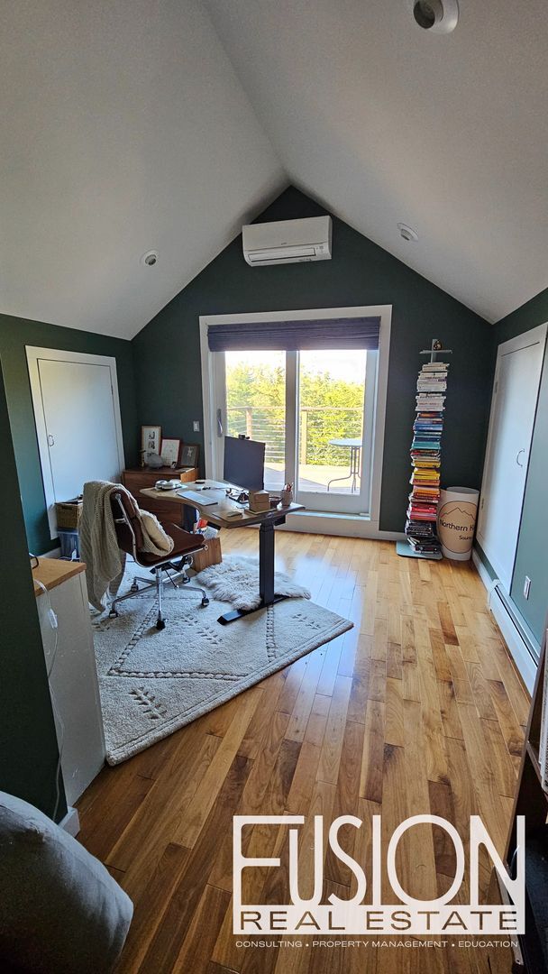 Foto del edificio - Contemporary 3 bed/2.5 bath on 10 Private Acres with Deeded Lake Access down the Road!