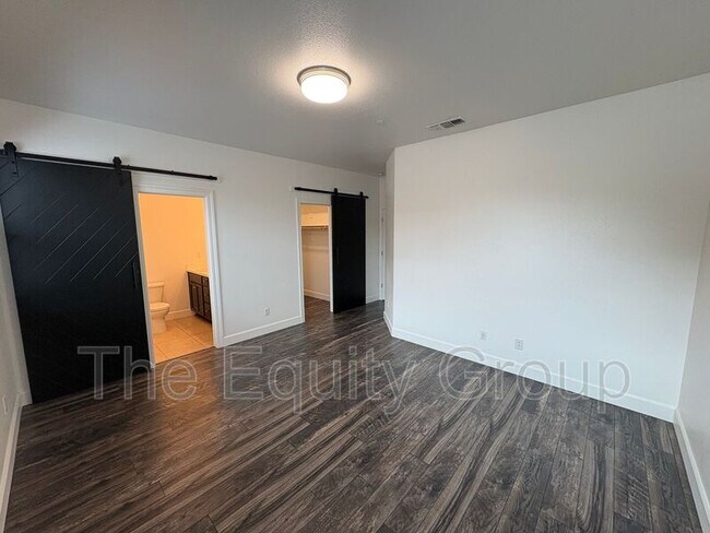 Foto del edificio - 3017 Bora Ave