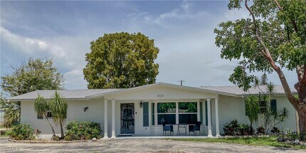 Building Photo - 3131 Calusa Ave