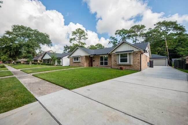 Foto del edificio - 926 Chantilly Ln