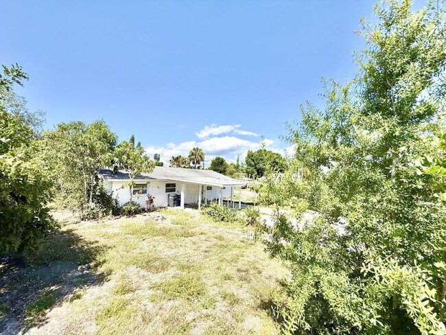 Foto del edificio - 605 64th Ave W