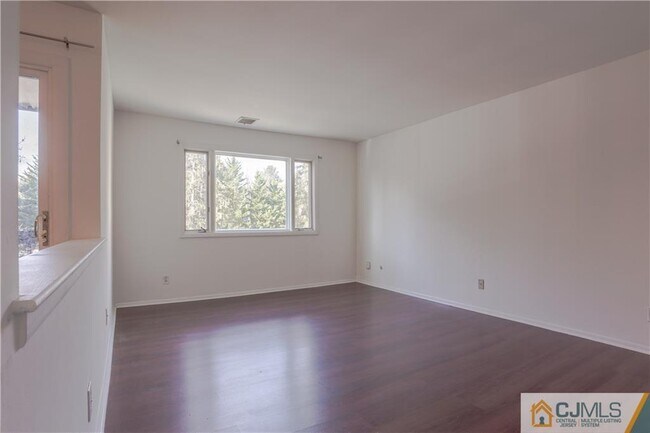 Building Photo - 1203 Sayre Dr