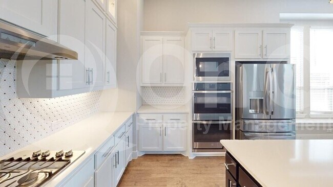 Foto del edificio - 4117 Monterey Pine Pl