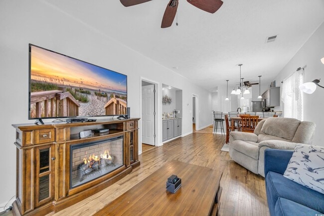 Building Photo - 612 River Oaks Dr