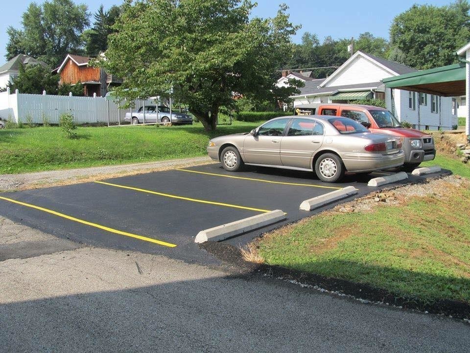 2 private off-street parking spots - 113 4th St