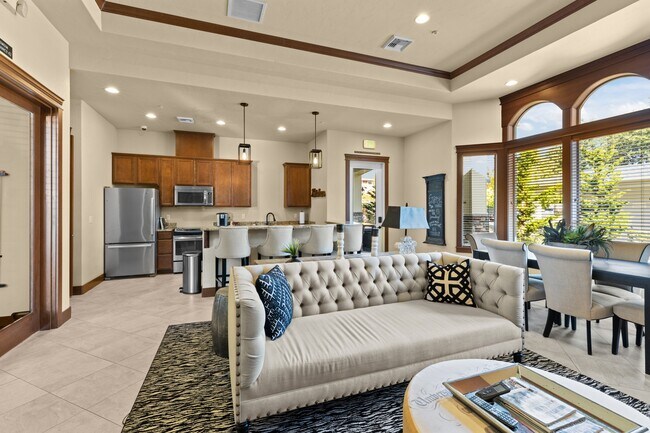 Sala comunitaria con cocina completa - Little Tuscany Apartments & Townhomes