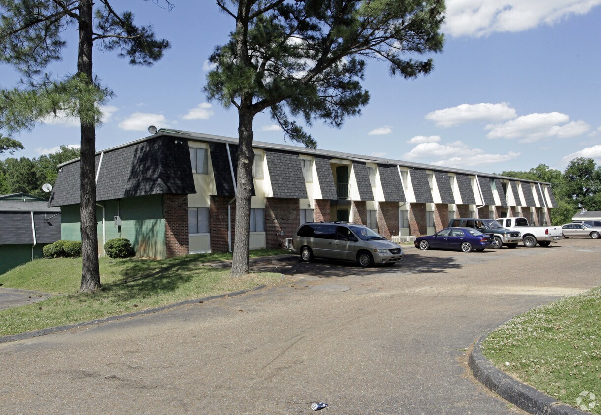 Building Photo - Whispering Pines Apartments