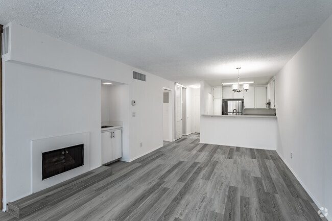 1BR, 1BA + Den - 1000 SF - 2220 S Beverly Glen Blvd
