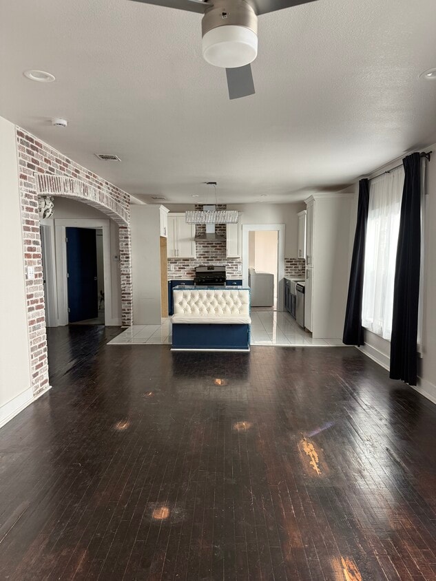 Primary Photo - 814 Iowa St