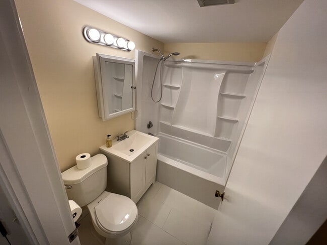 Building Photo - 190 Upper County Rd