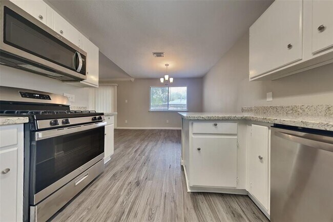 Foto del edificio - 28722 Stapleford St