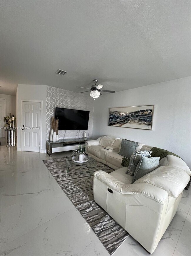 Foto del edificio - 9336 W 34th Ct