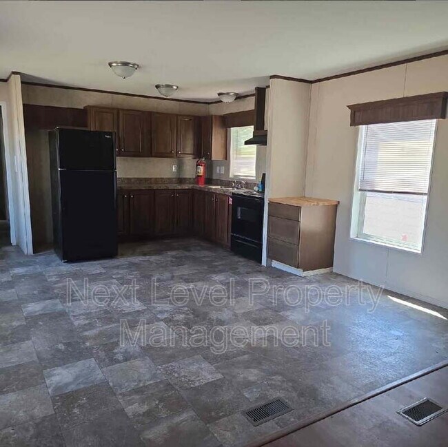 Foto del edificio - 2115 U.S. Hwy 2 E