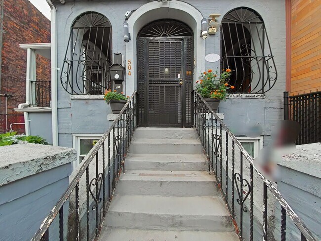 Foto del edificio - 504 Georgia Ave