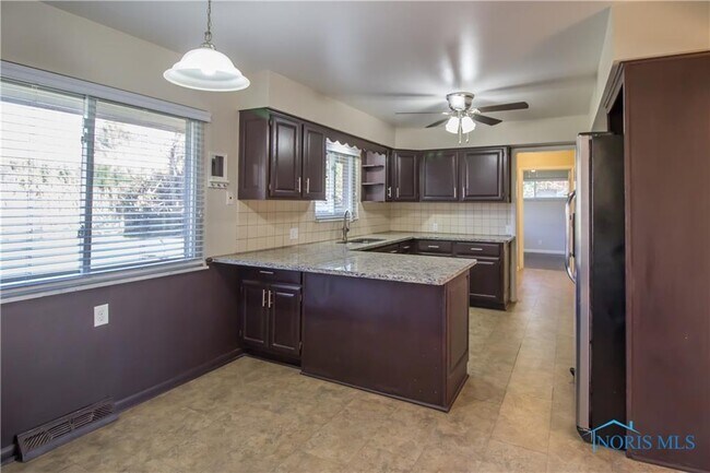 Foto del edificio - 3830 S Beverly Hills Dr