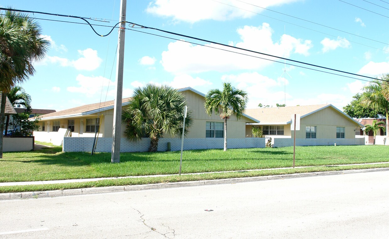 Building Photo - 431 Banks Rd